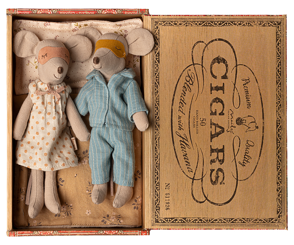 Mom & Dad Mice in Cigar Box
