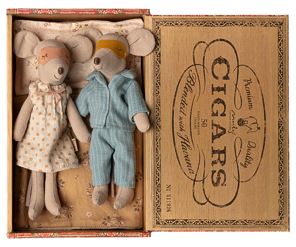 Mom & Dad Mice in Cigar Box