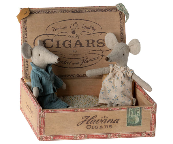 Mom & Dad Mice in Cigar Box